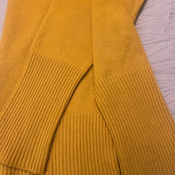 Sweater 100% cashmere. Good condition. Veryy nice and warming!!!! Mustard - Picture 11 of 13